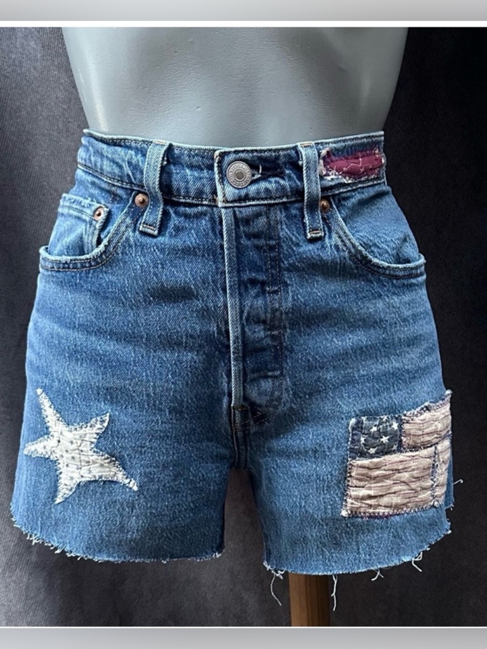 Levis 501 appliqué cut off shorts 28” patriotic Americans women’s - Picture 3 of 10